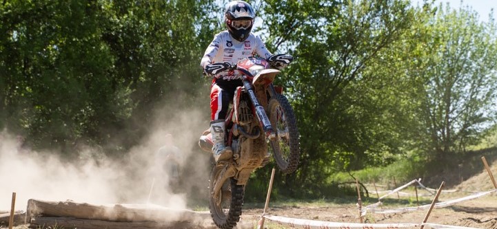 Maciej Więckowski wygrał w Tamási. Trener szkółki Cross Lublin najlepszy na inaugurację mistrzostw Europy